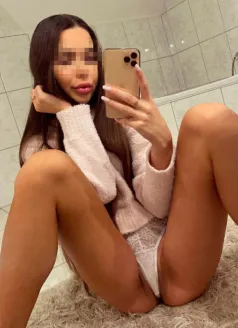  Алла, 22, 